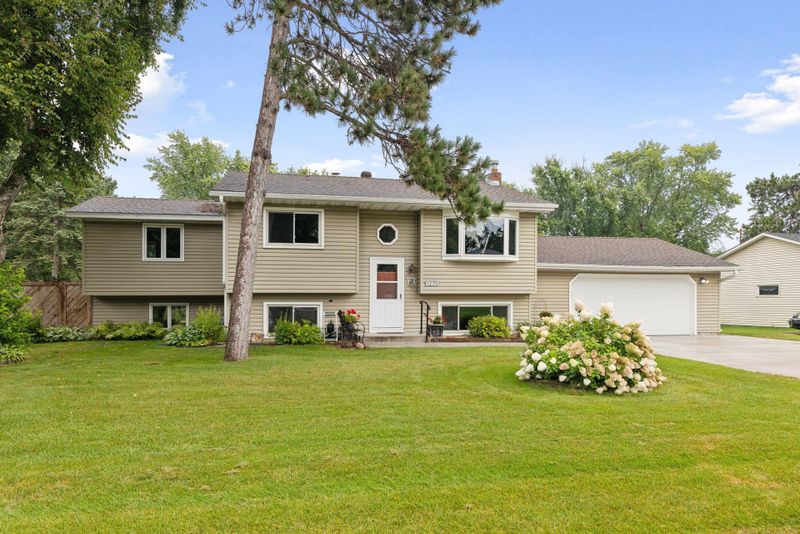 4592 Carolyn Ln, White Bear Lake, MN 55110