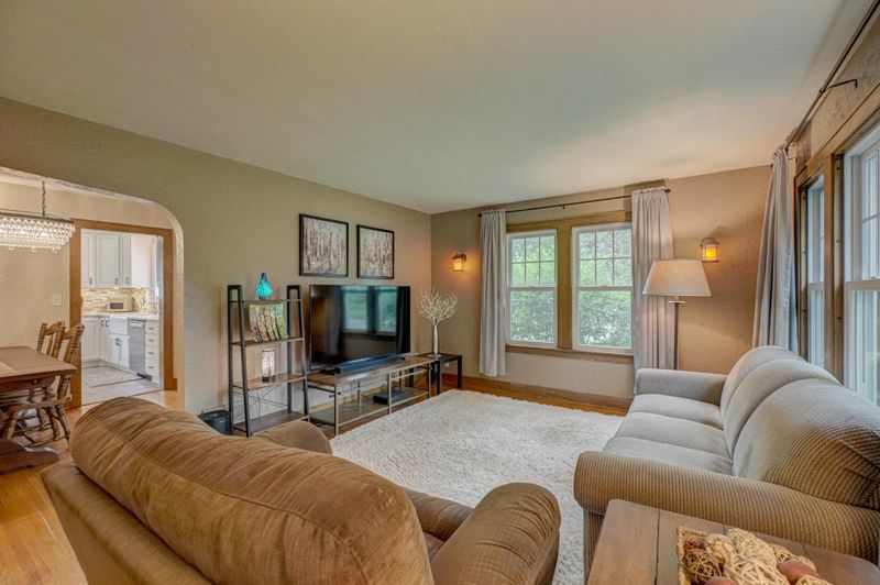 835 Oak Knoll Ave, River Falls, WI 54022