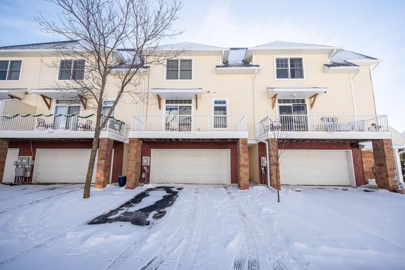 5735 Village Trl, Mound, MN 55364