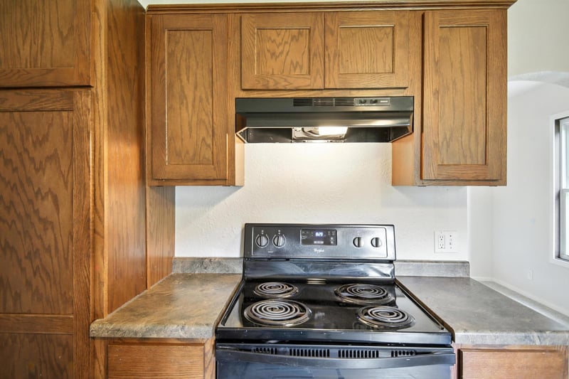 703 5th St S, Ellendale, MN 56026