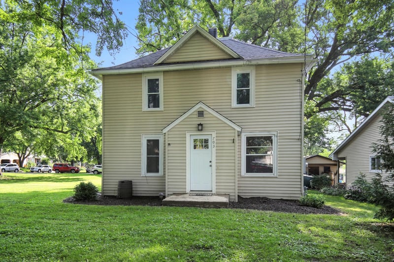 703 5th St S, Ellendale, MN 56026