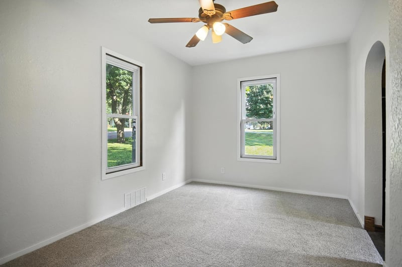 703 5th St S, Ellendale, MN 56026
