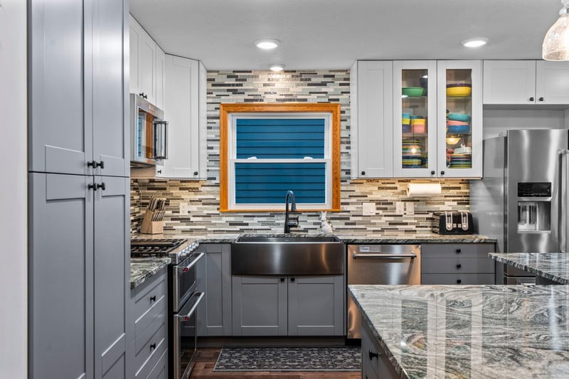 1608 E Shore Dr, Saint Paul, MN 55106
