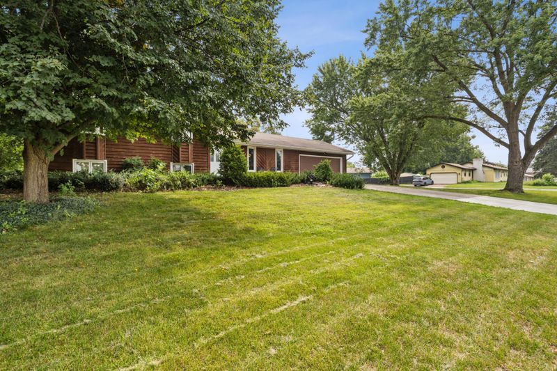 8148 Russell Ave N, Brooklyn Park, MN 55444