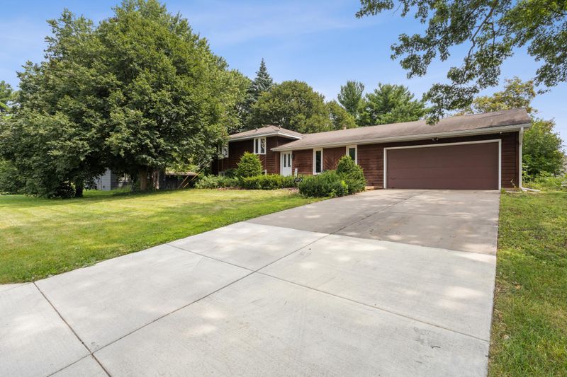 8148 Russell Ave N, Brooklyn Park, MN 55444