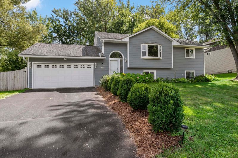 1050 Lantern Ln, Lino Lakes, MN 55014