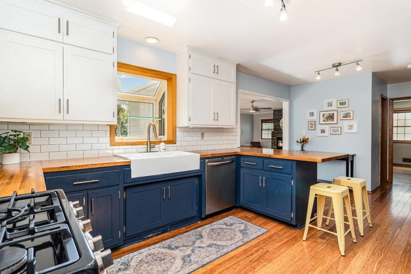 42 Nelson St, Saint Paul, MN 55119