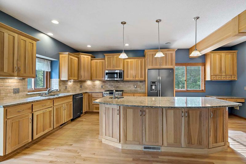 3960 Versailles Ct, Eagan, MN 55123