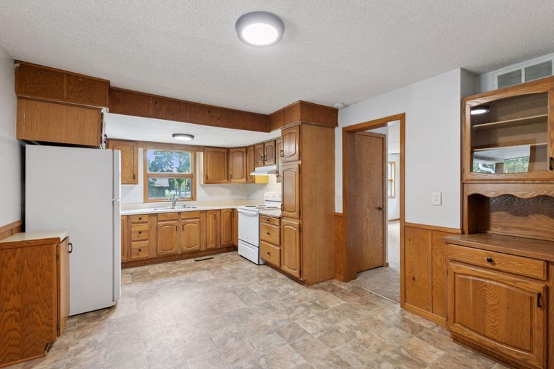 352 2nd St, Gaylord, MN 55334