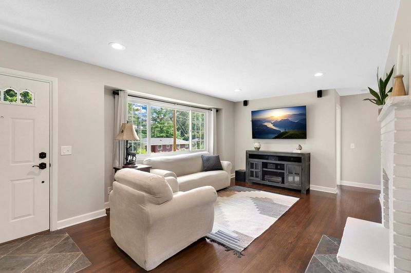 8429 Meadow Lake Rd E, New Hope, MN 55428