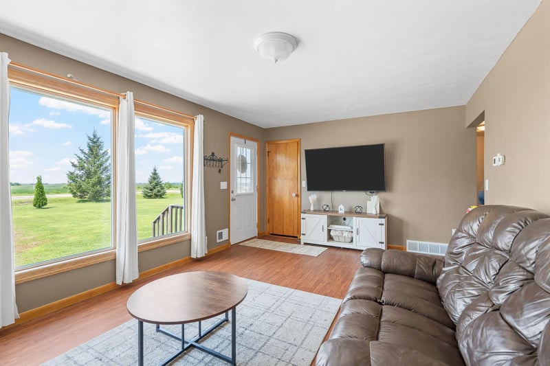 11809 SW 72nd Ave, Ellendale, MN 56026
