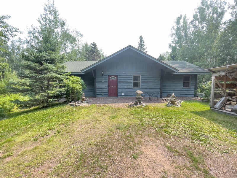 50 Caspers Hill Rd, Grand Marais, MN 55604