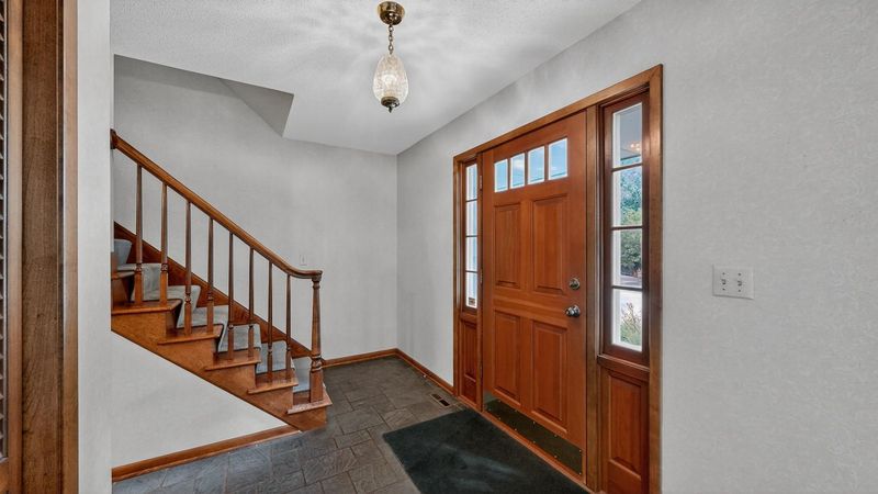 827 Sierra Ln NE, Rochester, MN 55906