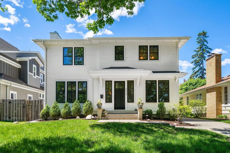 5808 Oaklawn Ave, Edina, MN 55424