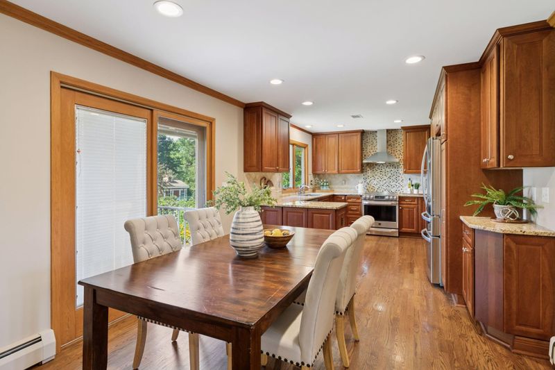 717 W 1st St, Waconia, MN 55387
