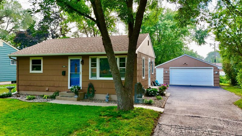 742 Shumway St S, Shakopee, MN 55379