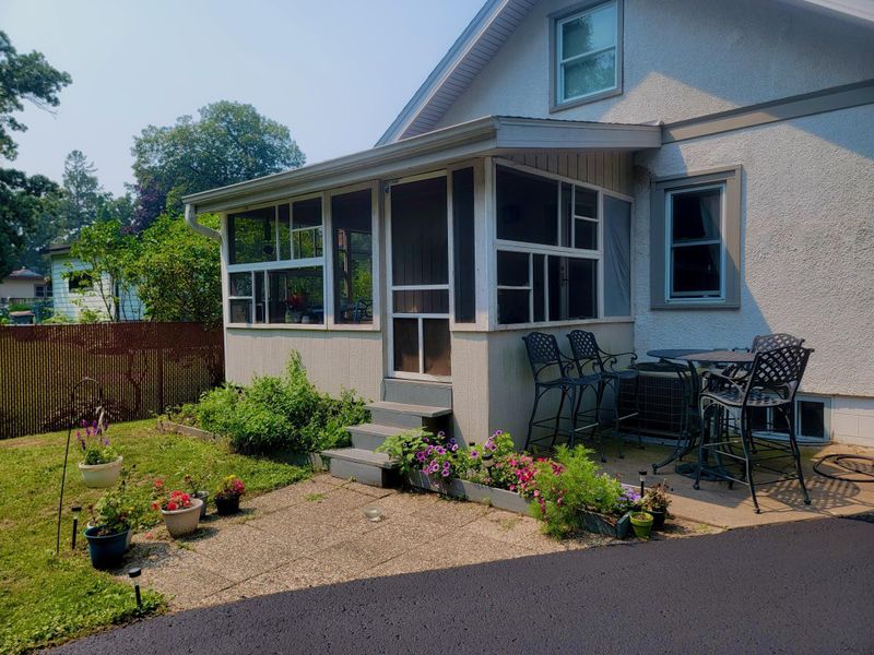 943 6th St SE, Forest Lake, MN 55025