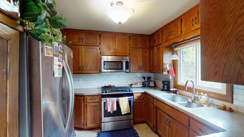 943 6th St SE, Forest Lake, MN 55025