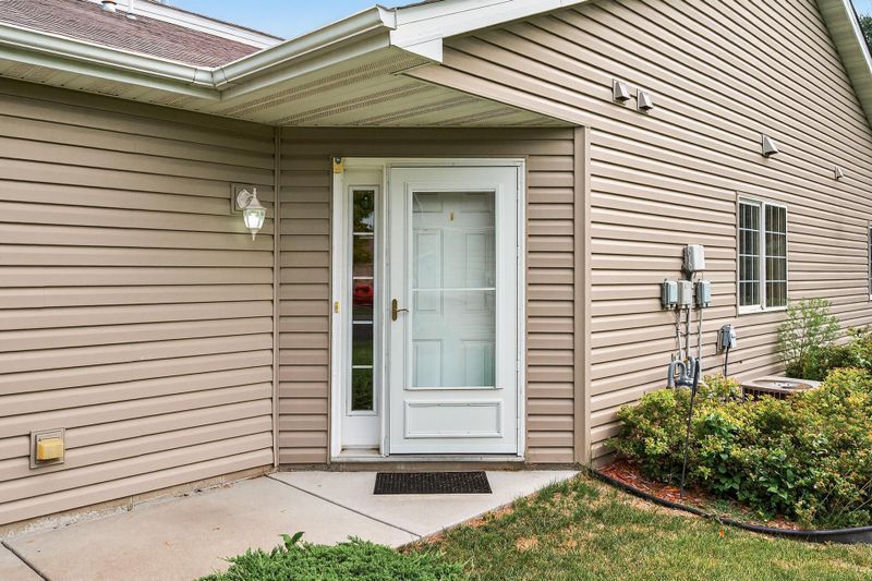 2163 Cleveland Way S, Cambridge, MN 55008