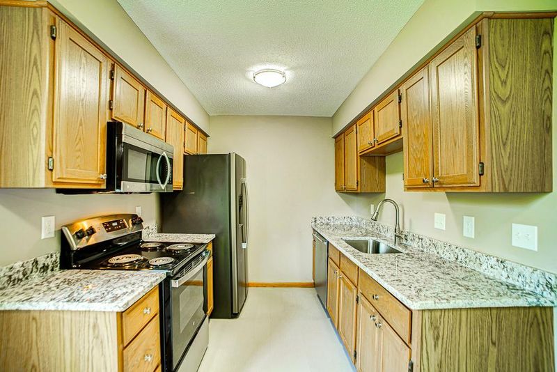 10620 Hummingbird St NW, Coon Rapids, MN 55433