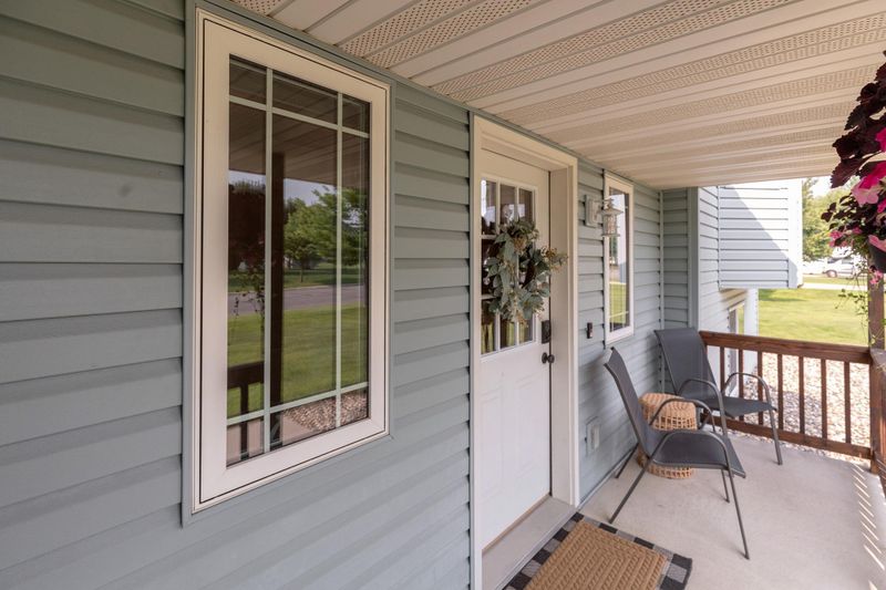 704 Pleasant View Ln, Litchfield, MN 55355