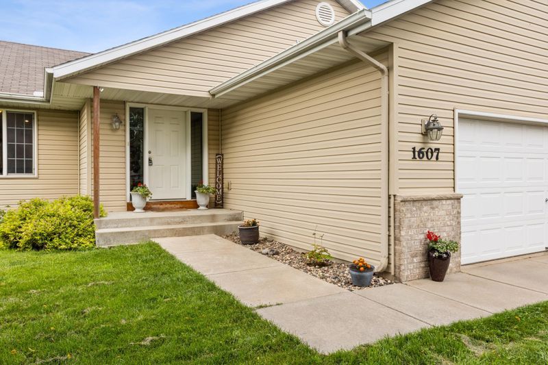 1607 Griffing Park Rd, Buffalo, MN 55313