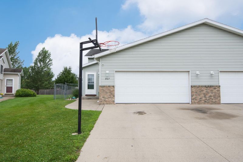 807 Woodbridge Cir, Dilworth, MN 56529