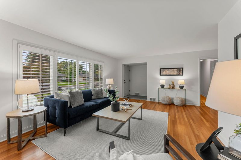 5036 W 56th St, Edina, MN 55436