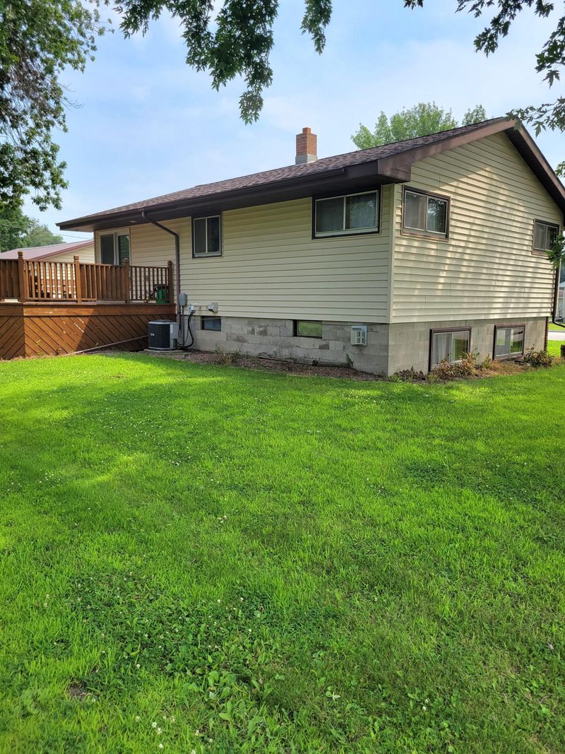 180 Maple St, Dawson, MN 56232
