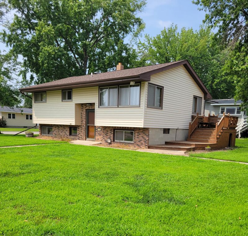 180 Maple St, Dawson, MN 56232