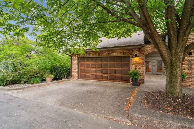 5539 Village Dr, Edina, MN 55439