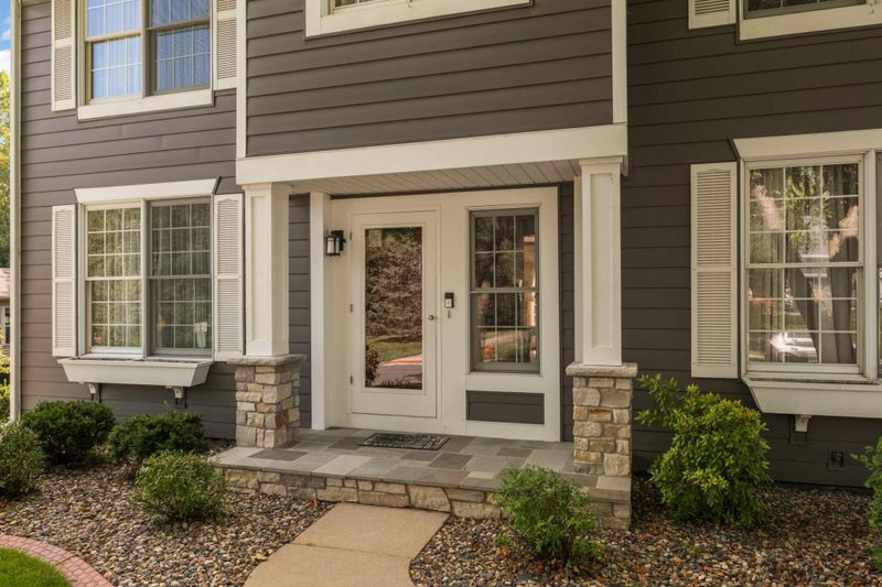 4117 Countryview Dr, Eagan, MN 55123
