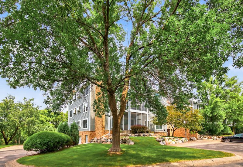 3020 Saint Albans Mill Rd #303, Hopkins, MN 55305