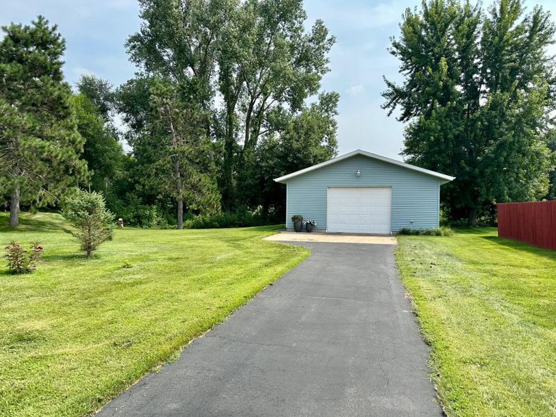 N4880 Shorewood Cir, West Salem, WI 54669