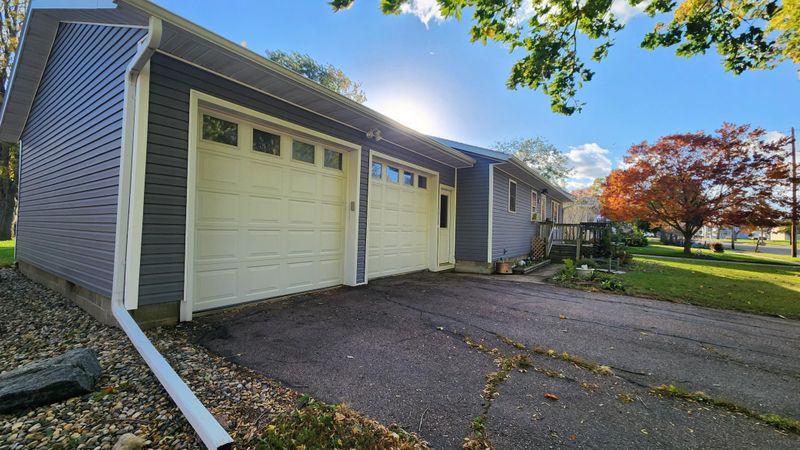 912 4th St SE, Pipestone, MN 56164