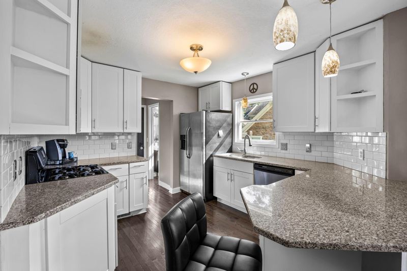 14341 Bedford Dr, Eden Prairie, MN 55346