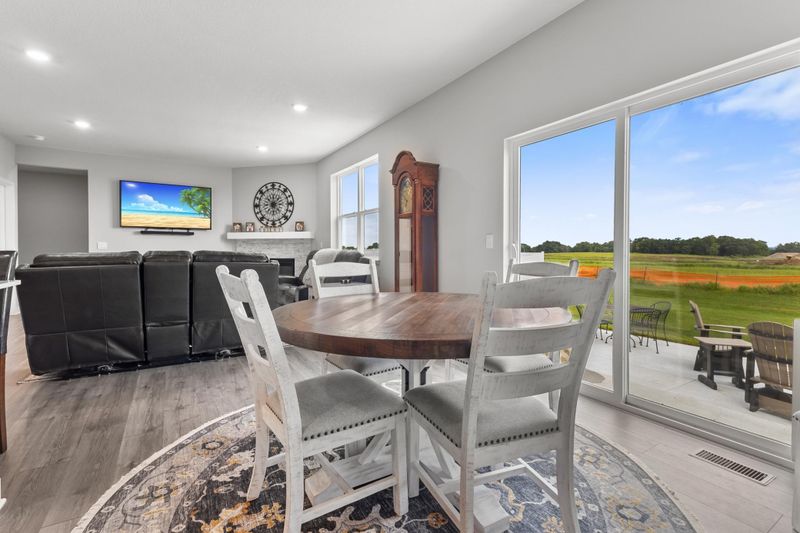 1849 August Dr, Shakopee, MN 55379