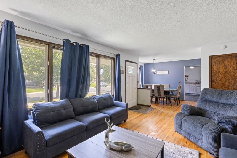 1205 E 131st St, Burnsville, MN 55337