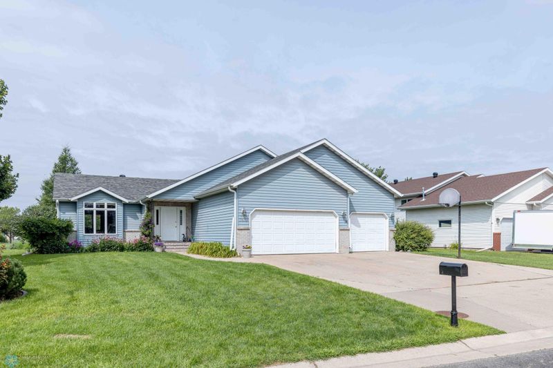 3911 7th St S, Moorhead, MN 56560