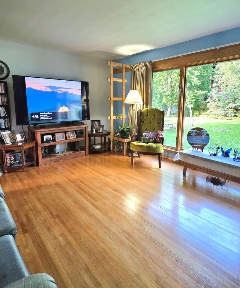 3268 Rum River Dr, Princeton, MN 55371