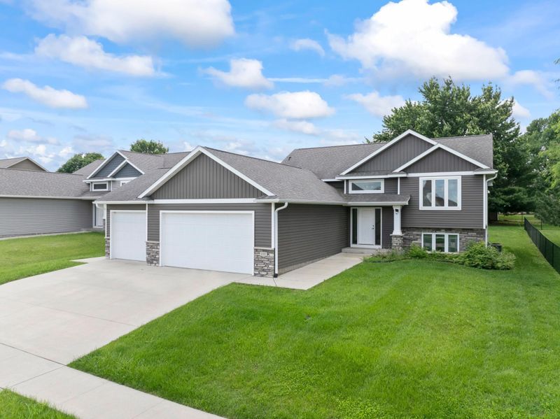 892 Brighton Dr NW, Rochester, MN 55901