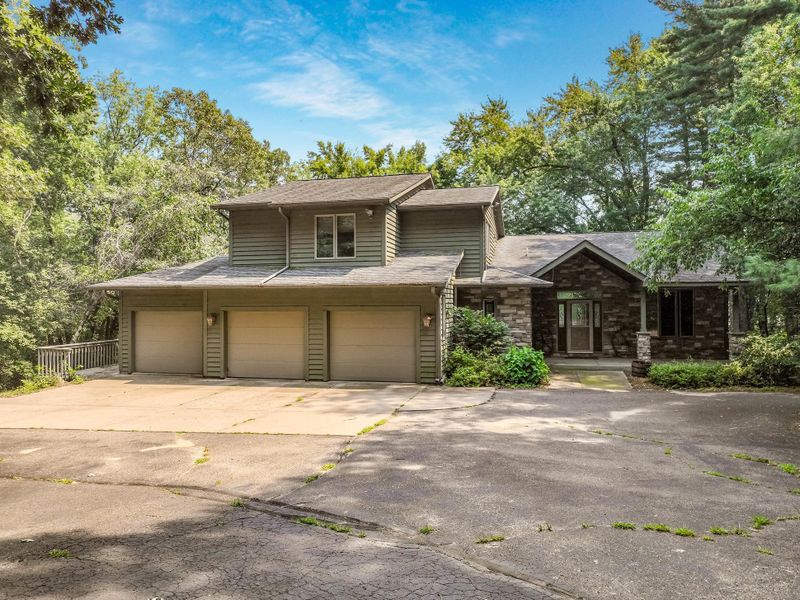 5163 Shellamie Dr, Eau Claire, WI 54701