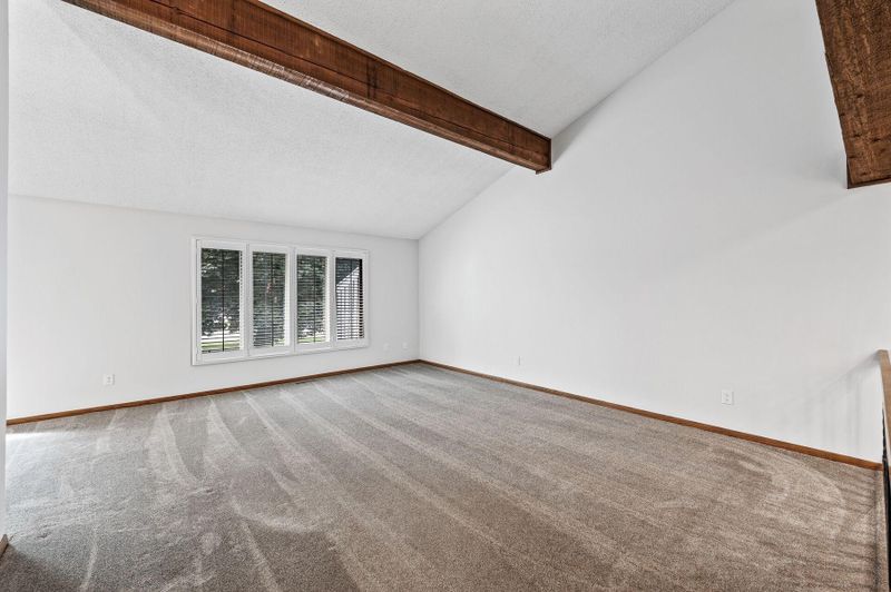 9361 Nesbitt Rd, Bloomington, MN 55437