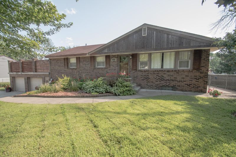 5800 Halifax Ave N, Brooklyn Center, MN 55429