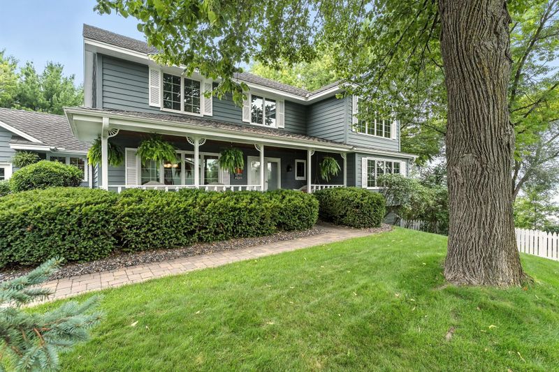 9001 Chesshire Ln N, Maple Grove, MN 55369