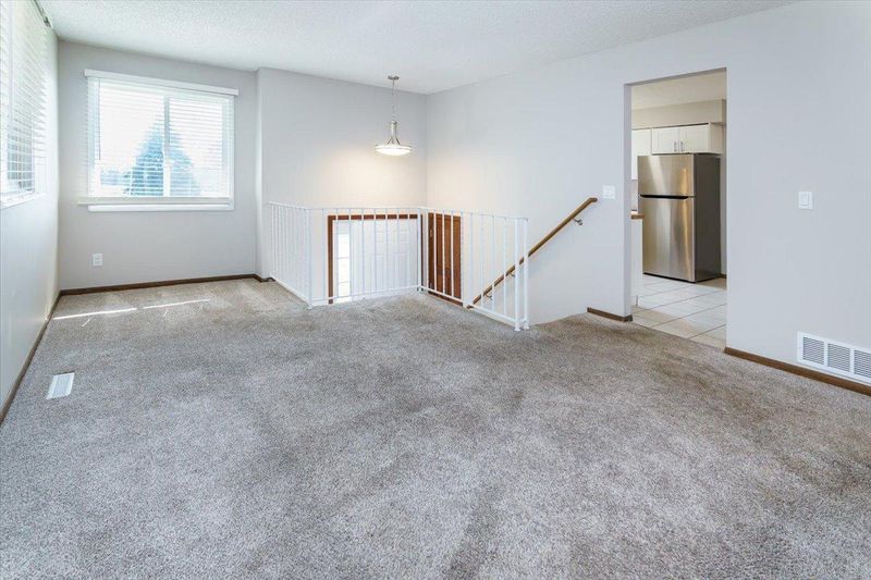 5410 W Old Shakopee Cir, Bloomington, MN 55437