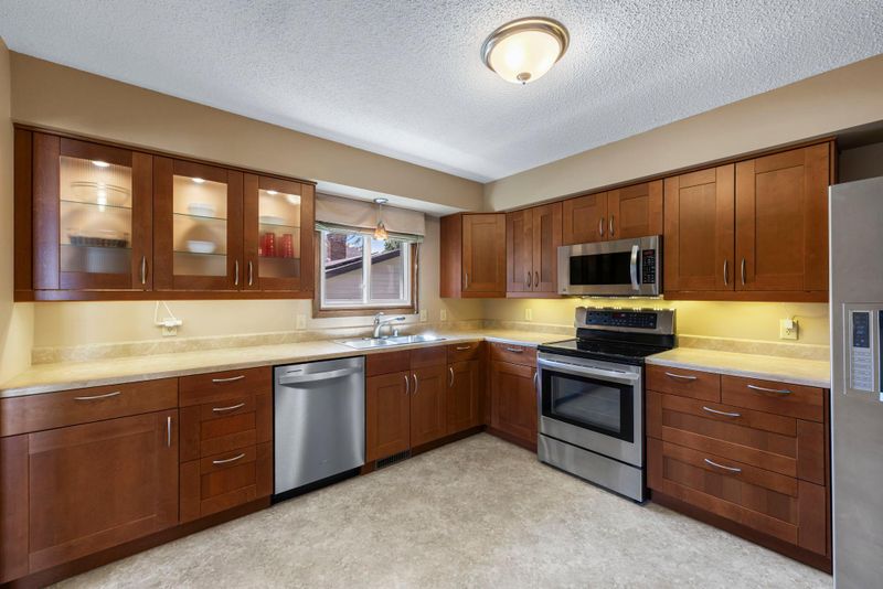 13830 Sunnyslope Dr, Maple Grove, MN 55311