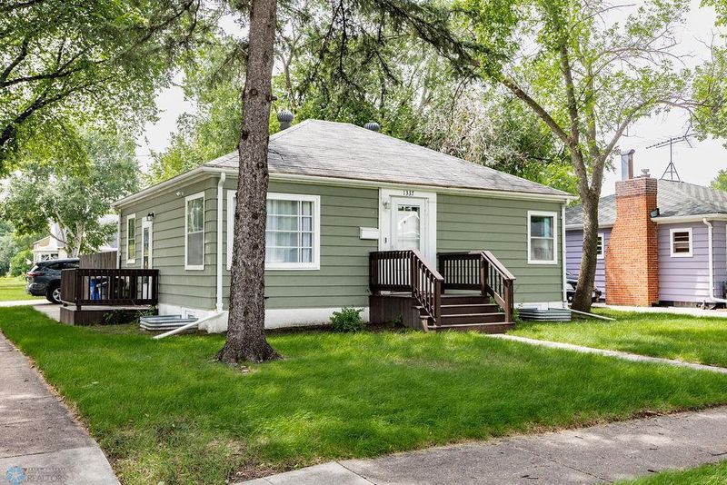1337 4th Ave S, Moorhead, MN 56560