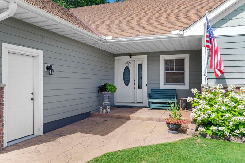 2390 Jennifer Ln, Shakopee, MN 55379