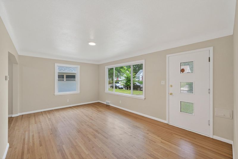 1127 Kennard St, Saint Paul, MN 55106